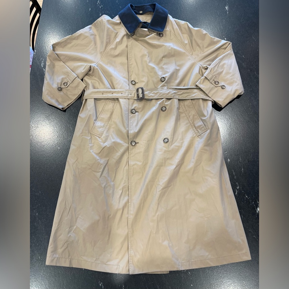 Men’s classic London Fog trench with removable liner.  All season jacket!  WOW!
